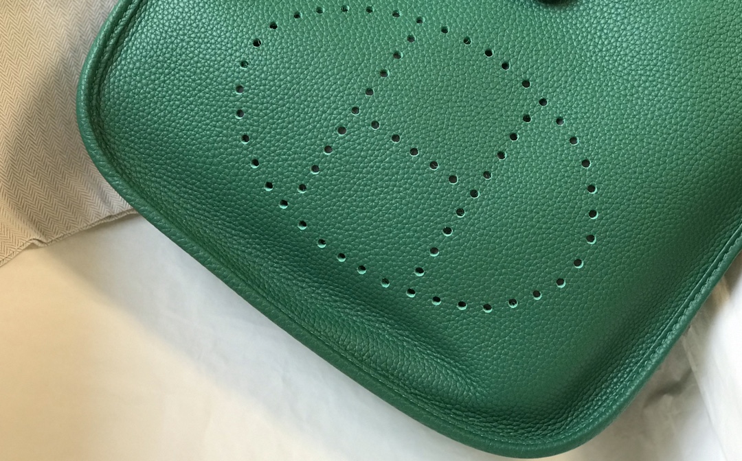 Hermes Evelyne III 29 PM Shoulder Bag In Dark Green Clemence Leather